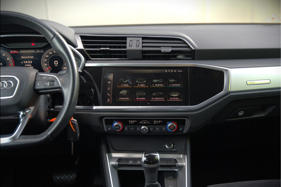 Audi Q3 35 TFSI S Line Pro Line S S-Line | Panoramadak | Stoelverwarming | Camera | Cruise Control | Apple Carplay | Dodehoekdetectie | Navigatie | Parkeersensoren |