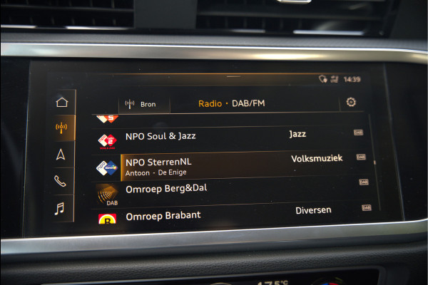 Audi Q3 35 TFSI S Line Pro Line S S-Line | Panoramadak | Stoelverwarming | Camera | Cruise Control | Apple Carplay | Dodehoekdetectie | Navigatie | Parkeersensoren |