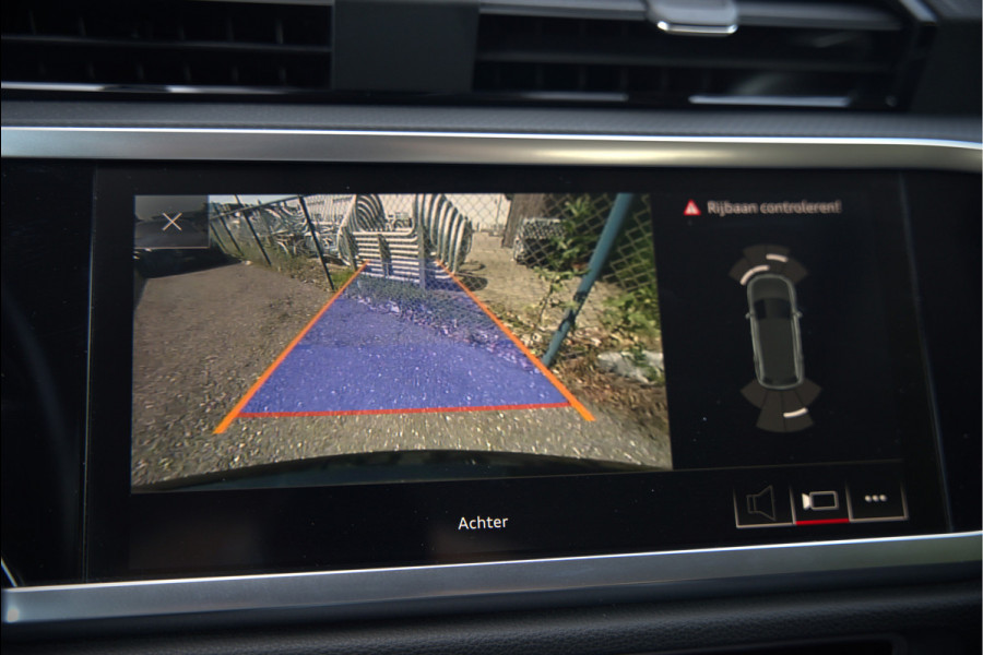 Audi Q3 35 TFSI S Line Pro Line S S-Line | Panoramadak | Stoelverwarming | Camera | Cruise Control | Apple Carplay | Dodehoekdetectie | Navigatie | Parkeersensoren |