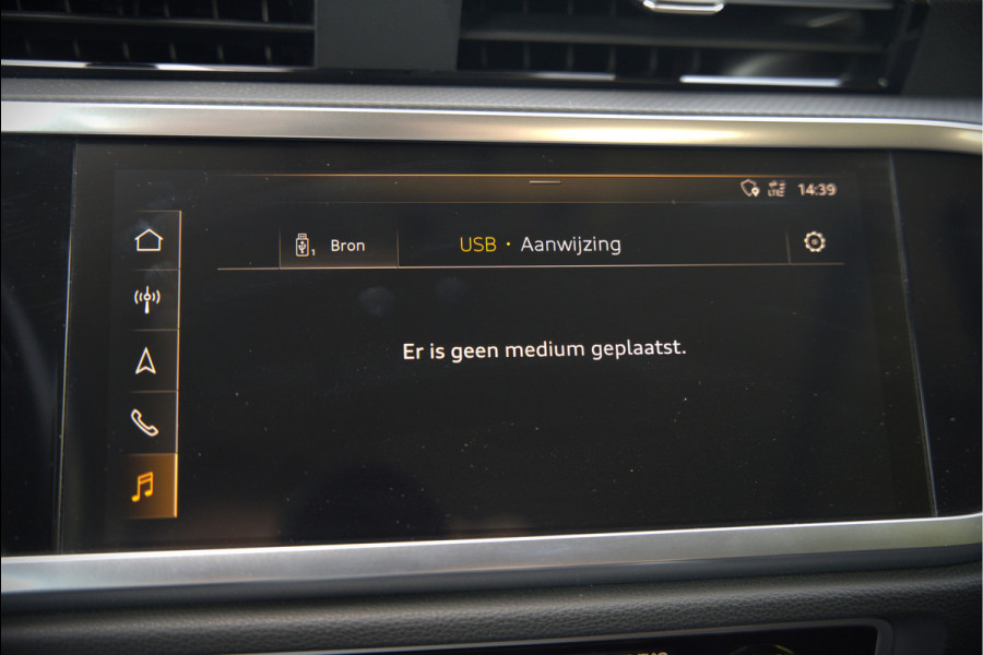 Audi Q3 35 TFSI S Line Pro Line S S-Line | Panoramadak | Stoelverwarming | Camera | Cruise Control | Apple Carplay | Dodehoekdetectie | Navigatie | Parkeersensoren |