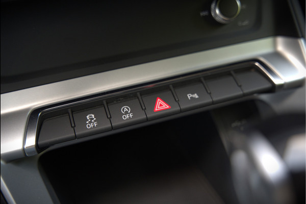 Audi Q3 35 TFSI S Line Pro Line S S-Line | Panoramadak | Stoelverwarming | Camera | Cruise Control | Apple Carplay | Dodehoekdetectie | Navigatie | Parkeersensoren |