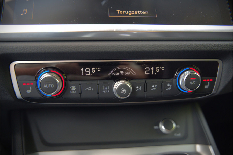 Audi Q3 35 TFSI S Line Pro Line S S-Line | Panoramadak | Stoelverwarming | Camera | Cruise Control | Apple Carplay | Dodehoekdetectie | Navigatie | Parkeersensoren |