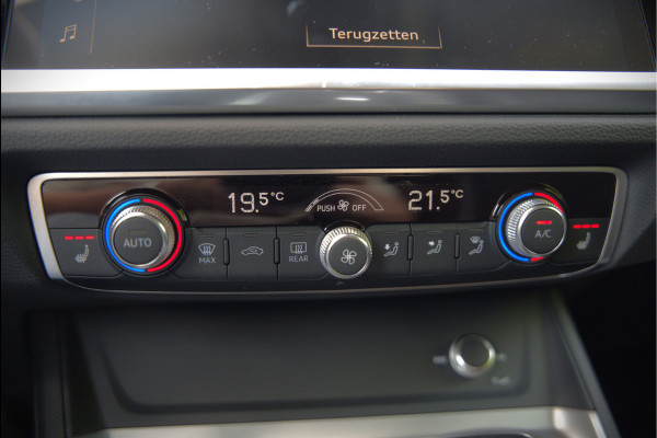 Audi Q3 35 TFSI S Line Pro Line S S-Line | Panoramadak | Stoelverwarming | Camera | Cruise Control | Apple Carplay | Dodehoekdetectie | Navigatie | Parkeersensoren |