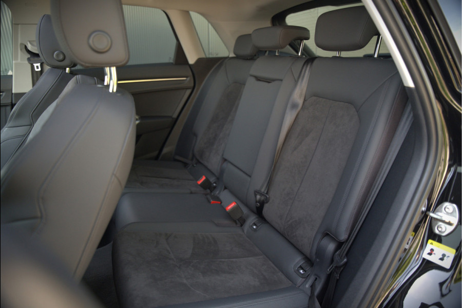Audi Q3 35 TFSI S Line Pro Line S S-Line | Panoramadak | Stoelverwarming | Camera | Cruise Control | Apple Carplay | Dodehoekdetectie | Navigatie | Parkeersensoren |