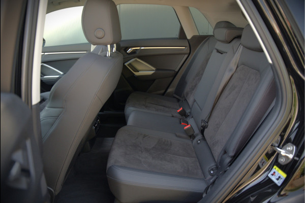 Audi Q3 35 TFSI S Line Pro Line S S-Line | Panoramadak | Stoelverwarming | Camera | Cruise Control | Apple Carplay | Dodehoekdetectie | Navigatie | Parkeersensoren |