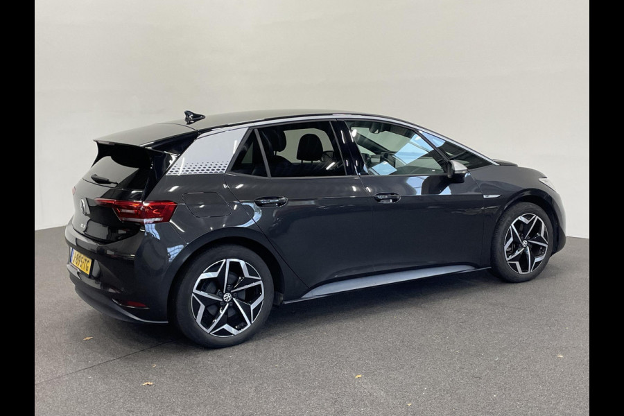 Volkswagen ID.3 First Plus 58 kWh Navigatie Apple Carplay/Android Auto Adaptive Cruise Control Camera Parkeersensoren Stoel- en stuurverwarming Lichtmetalen velgen Climate Control