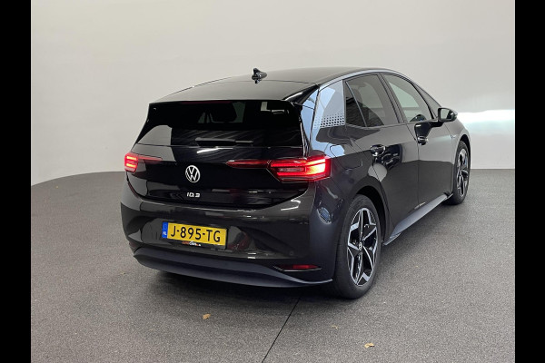 Volkswagen ID.3 First Plus 58 kWh Navigatie Apple Carplay/Android Auto Adaptive Cruise Control Camera Parkeersensoren Stoel- en stuurverwarming Lichtmetalen velgen Climate Control