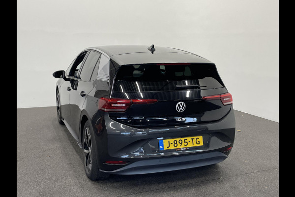 Volkswagen ID.3 First Plus 58 kWh Navigatie Apple Carplay/Android Auto Adaptive Cruise Control Camera Parkeersensoren Stoel- en stuurverwarming Lichtmetalen velgen Climate Control