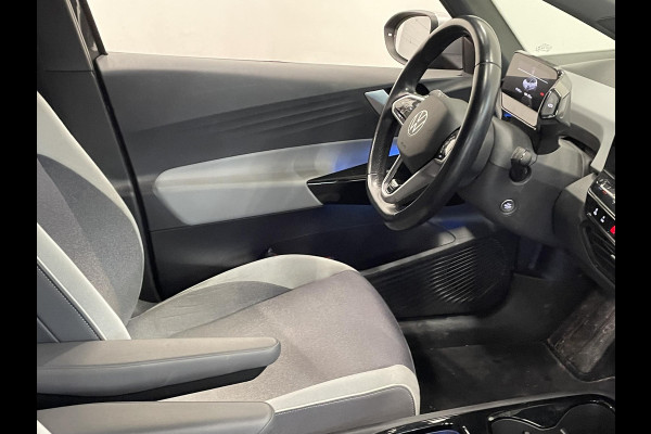 Volkswagen ID.3 First Plus 58 kWh Navigatie Apple Carplay/Android Auto Adaptive Cruise Control Camera Parkeersensoren Stoel- en stuurverwarming Lichtmetalen velgen Climate Control