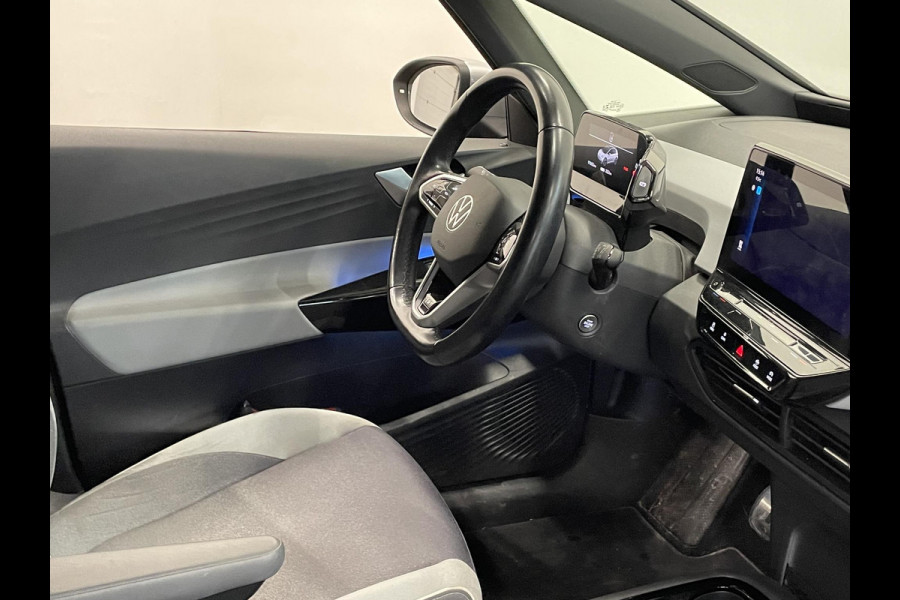Volkswagen ID.3 First Plus 58 kWh Navigatie Apple Carplay/Android Auto Adaptive Cruise Control Camera Parkeersensoren Stoel- en stuurverwarming Lichtmetalen velgen Climate Control