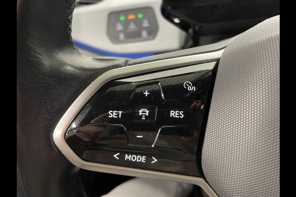 Volkswagen ID.3 First Plus 58 kWh Navigatie Apple Carplay/Android Auto Adaptive Cruise Control Camera Parkeersensoren Stoel- en stuurverwarming Lichtmetalen velgen Climate Control