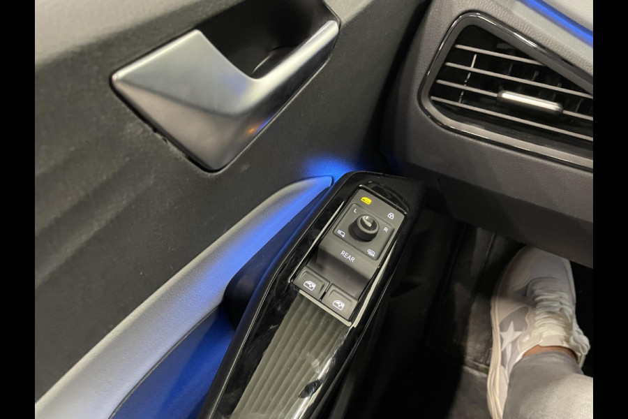 Volkswagen ID.3 First Plus 58 kWh Navigatie Apple Carplay/Android Auto Adaptive Cruise Control Camera Parkeersensoren Stoel- en stuurverwarming Lichtmetalen velgen Climate Control