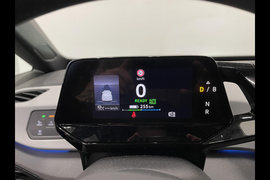 Volkswagen ID.3 First Plus 58 kWh Navigatie Apple Carplay/Android Auto Adaptive Cruise Control Camera Parkeersensoren Stoel- en stuurverwarming Lichtmetalen velgen Climate Control
