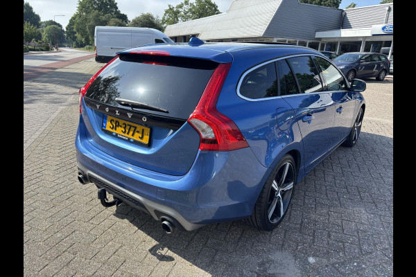 Volvo V60 2.0 T4 Business Sport 190pk Automaat | Trekhaak | R- Design | Winterbandenset | Stoelverwarming | Lederen Bekleding