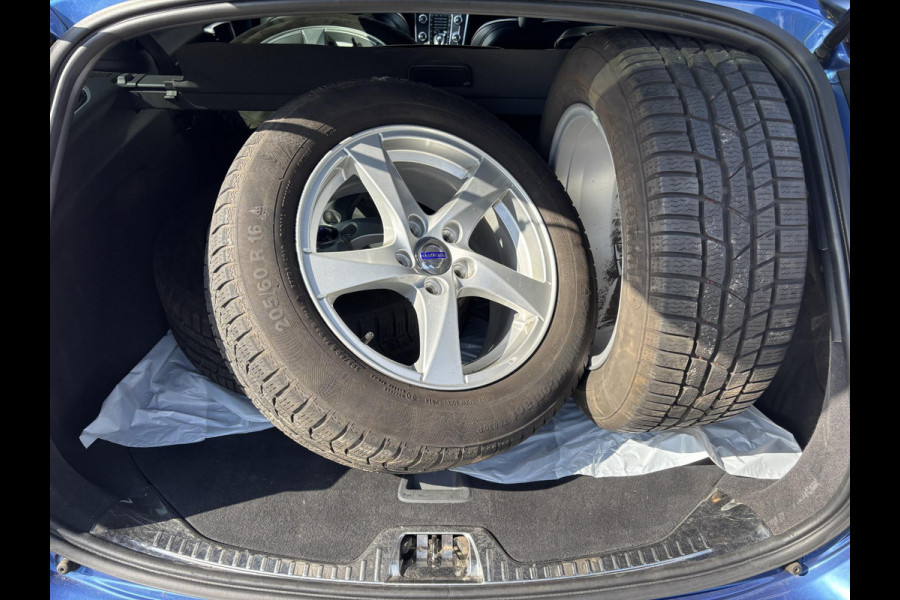 Volvo V60 2.0 T4 Business Sport 190pk Automaat | Trekhaak | R- Design | Winterbandenset | Stoelverwarming | Lederen Bekleding