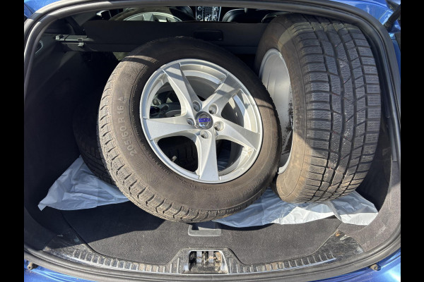 Volvo V60 2.0 T4 Business Sport 190pk Automaat | Trekhaak | R- Design | Winterbandenset | Stoelverwarming | Lederen Bekleding