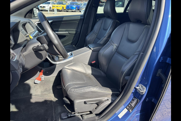 Volvo V60 2.0 T4 Business Sport 190pk Automaat | Trekhaak | R- Design | Winterbandenset | Stoelverwarming | Lederen Bekleding