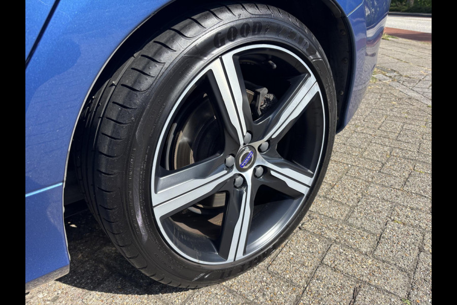 Volvo V60 2.0 T4 Business Sport 190pk Automaat | Trekhaak | R- Design | Winterbandenset | Stoelverwarming | Lederen Bekleding