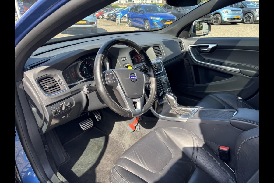 Volvo V60 2.0 T4 Business Sport 190pk Automaat | Trekhaak | R- Design | Winterbandenset | Stoelverwarming | Lederen Bekleding