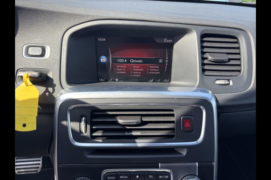 Volvo V60 2.0 T4 Business Sport 190pk Automaat | Trekhaak | R- Design | Winterbandenset | Stoelverwarming | Lederen Bekleding