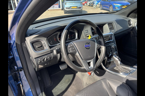 Volvo V60 2.0 T4 Business Sport 190pk Automaat | Trekhaak | R- Design | Winterbandenset | Stoelverwarming | Lederen Bekleding
