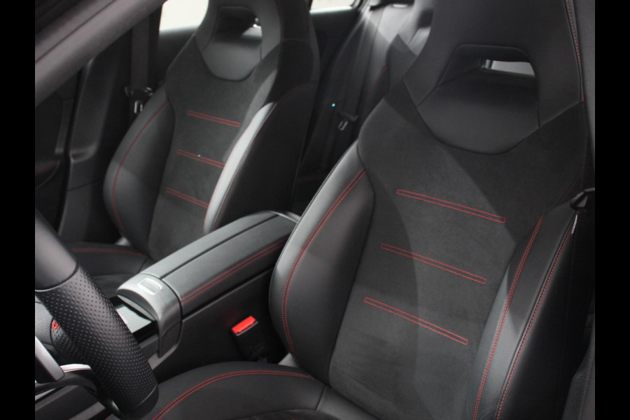 Mercedes-Benz A-Klasse 200 AMG Line Navigatie Climate Control Camera Virtual Cockpit Led Stoelverwarming Cruise control Parkeersensoren