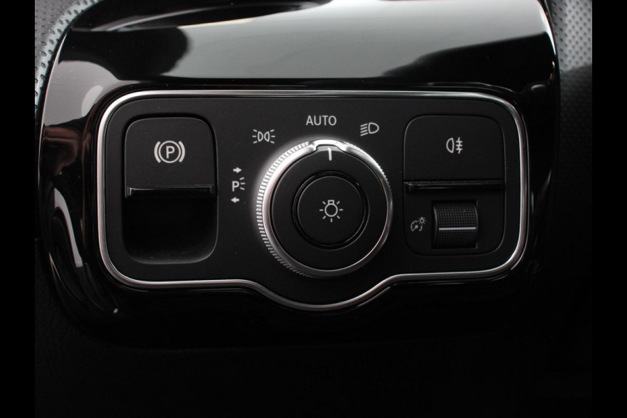 Mercedes-Benz A-Klasse 200 AMG Line Navigatie Climate Control Camera Virtual Cockpit Led Stoelverwarming Cruise control Parkeersensoren