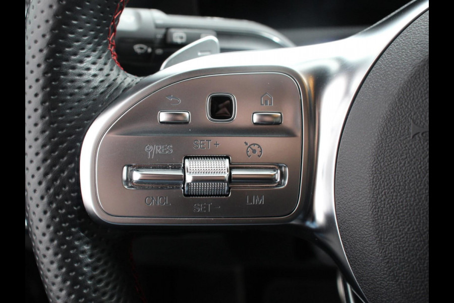 Mercedes-Benz A-Klasse 200 AMG Line Navigatie Climate Control Camera Virtual Cockpit Led Stoelverwarming Cruise control Parkeersensoren