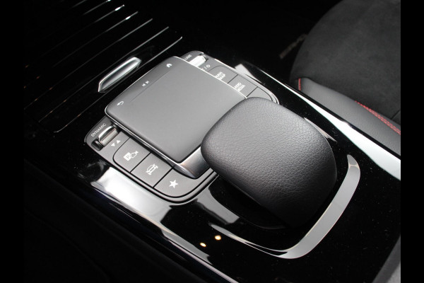 Mercedes-Benz A-Klasse 200 AMG Line Navigatie Climate Control Camera Virtual Cockpit Led Stoelverwarming Cruise control Parkeersensoren
