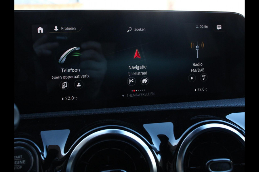 Mercedes-Benz A-Klasse 200 AMG Line Navigatie Climate Control Camera Virtual Cockpit Led Stoelverwarming Cruise control Parkeersensoren