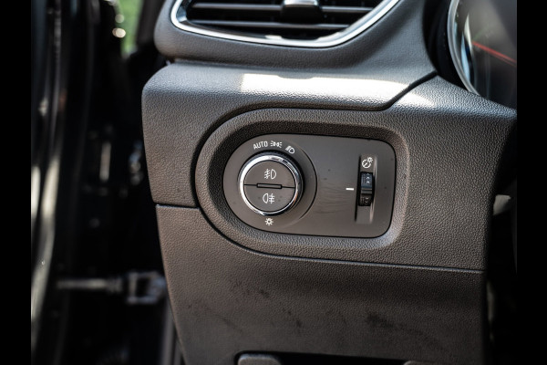 Opel Grandland 1.6 Turbo Plug-In Hybrid 4x4 Ultimate | Surround View | Ventilatie | Memory | BTW