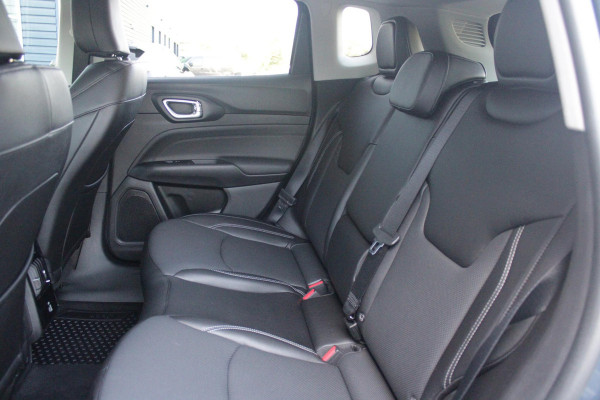 Jeep Compass 4xe 240PK Plug-in Hybrid ELECTRIC SUMMIT | LEDEREN BEKLEDING | STOEL VENTILATIE | STOEL/STUUR VERWARMING | VOORSTOELEN ELEKTRISCH VERSTELBAAR MET GEHEUGEN FUNCTIE OP DE BESTUURDERSSTOEL | ELEKTRISCH BEDIENBARE ACHTERKLEP | NAVIGATIE | DRAADLOZE APPLE CARPLAY/ANDROID AUTO | DRAADLOZE TELEFOONLADER | DAB+ RADIO | ACHTERUITRIJ CAMERA |  19" LICHTMETALEN VELGEN | FULL LED KOPLAMPEN | PARKEERSENSOREN VOOR + ACHTER | KEYLESS ENTRY/START |
