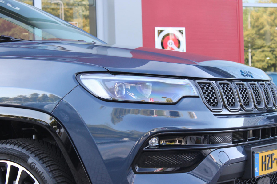 Jeep Compass 4xe 240PK Plug-in Hybrid ELECTRIC SUMMIT | LEDEREN BEKLEDING | STOEL VENTILATIE | STOEL/STUUR VERWARMING | VOORSTOELEN ELEKTRISCH VERSTELBAAR MET GEHEUGEN FUNCTIE OP DE BESTUURDERSSTOEL | ELEKTRISCH BEDIENBARE ACHTERKLEP | NAVIGATIE | DRAADLOZE APPLE CARPLAY/ANDROID AUTO | DRAADLOZE TELEFOONLADER | DAB+ RADIO | ACHTERUITRIJ CAMERA |  19" LICHTMETALEN VELGEN | FULL LED KOPLAMPEN | PARKEERSENSOREN VOOR + ACHTER | KEYLESS ENTRY/START |