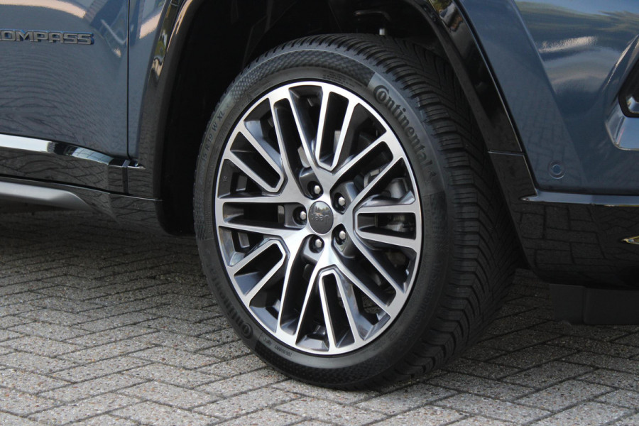 Jeep Compass 4xe 240PK Plug-in Hybrid ELECTRIC SUMMIT | LEDEREN BEKLEDING | STOEL VENTILATIE | STOEL/STUUR VERWARMING | VOORSTOELEN ELEKTRISCH VERSTELBAAR MET GEHEUGEN FUNCTIE OP DE BESTUURDERSSTOEL | ELEKTRISCH BEDIENBARE ACHTERKLEP | NAVIGATIE | DRAADLOZE APPLE CARPLAY/ANDROID AUTO | DRAADLOZE TELEFOONLADER | DAB+ RADIO | ACHTERUITRIJ CAMERA |  19" LICHTMETALEN VELGEN | FULL LED KOPLAMPEN | PARKEERSENSOREN VOOR + ACHTER | KEYLESS ENTRY/START |