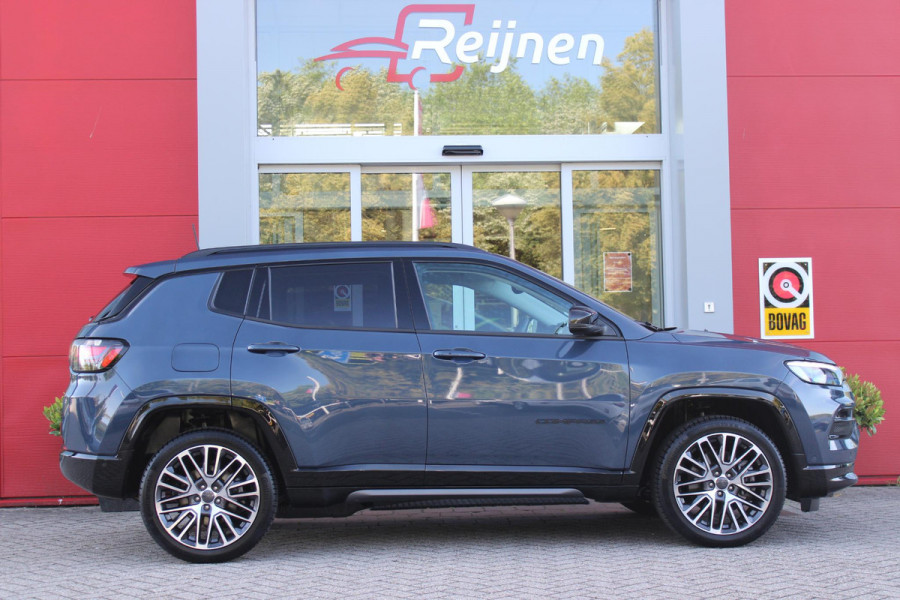 Jeep Compass 4xe 240PK Plug-in Hybrid ELECTRIC SUMMIT | LEDEREN BEKLEDING | STOEL VENTILATIE | STOEL/STUUR VERWARMING | VOORSTOELEN ELEKTRISCH VERSTELBAAR MET GEHEUGEN FUNCTIE OP DE BESTUURDERSSTOEL | ELEKTRISCH BEDIENBARE ACHTERKLEP | NAVIGATIE | DRAADLOZE APPLE CARPLAY/ANDROID AUTO | DRAADLOZE TELEFOONLADER | DAB+ RADIO | ACHTERUITRIJ CAMERA |  19" LICHTMETALEN VELGEN | FULL LED KOPLAMPEN | PARKEERSENSOREN VOOR + ACHTER | KEYLESS ENTRY/START |