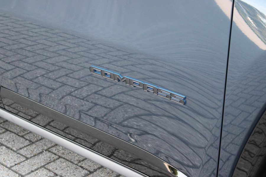 Jeep Compass 4xe 240PK Plug-in Hybrid ELECTRIC SUMMIT | LEDEREN BEKLEDING | STOEL VENTILATIE | STOEL/STUUR VERWARMING | VOORSTOELEN ELEKTRISCH VERSTELBAAR MET GEHEUGEN FUNCTIE OP DE BESTUURDERSSTOEL | ELEKTRISCH BEDIENBARE ACHTERKLEP | NAVIGATIE | DRAADLOZE APPLE CARPLAY/ANDROID AUTO | DRAADLOZE TELEFOONLADER | DAB+ RADIO | ACHTERUITRIJ CAMERA |  19" LICHTMETALEN VELGEN | FULL LED KOPLAMPEN | PARKEERSENSOREN VOOR + ACHTER | KEYLESS ENTRY/START |