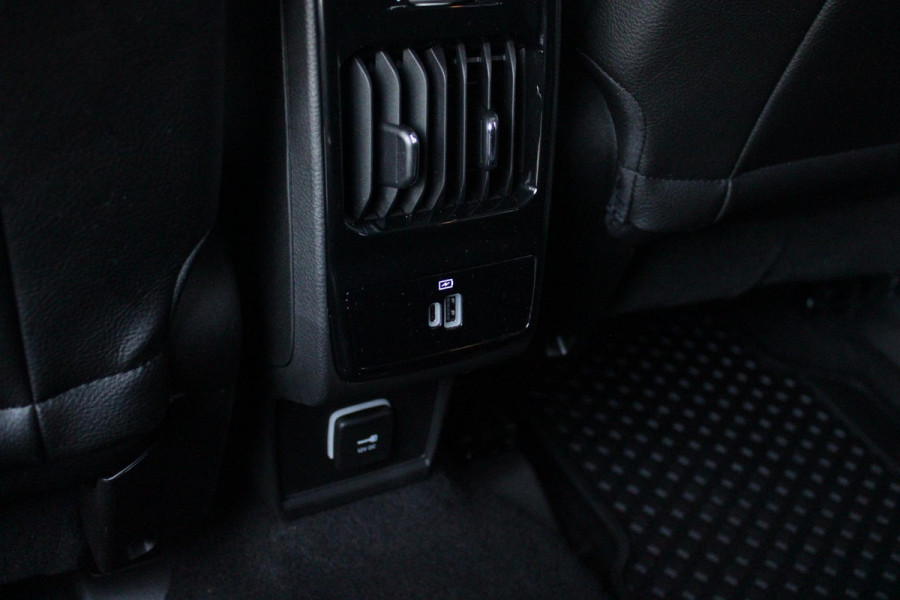 Jeep Compass 4xe 240PK Plug-in Hybrid ELECTRIC SUMMIT | LEDEREN BEKLEDING | STOEL VENTILATIE | STOEL/STUUR VERWARMING | VOORSTOELEN ELEKTRISCH VERSTELBAAR MET GEHEUGEN FUNCTIE OP DE BESTUURDERSSTOEL | ELEKTRISCH BEDIENBARE ACHTERKLEP | NAVIGATIE | DRAADLOZE APPLE CARPLAY/ANDROID AUTO | DRAADLOZE TELEFOONLADER | DAB+ RADIO | ACHTERUITRIJ CAMERA |  19" LICHTMETALEN VELGEN | FULL LED KOPLAMPEN | PARKEERSENSOREN VOOR + ACHTER | KEYLESS ENTRY/START |