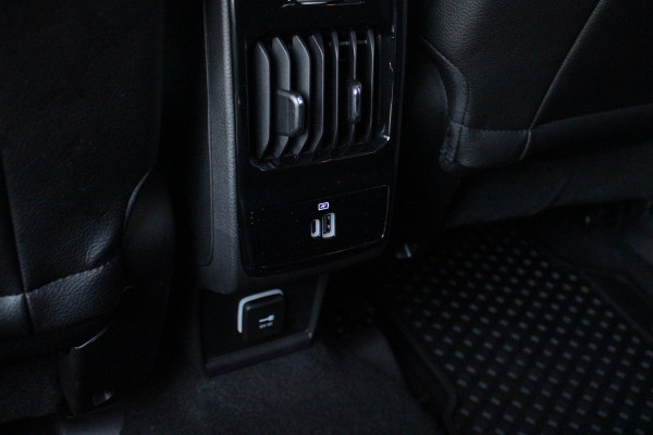 Jeep Compass 4xe 240PK Plug-in Hybrid ELECTRIC SUMMIT | LEDEREN BEKLEDING | STOEL VENTILATIE | STOEL/STUUR VERWARMING | VOORSTOELEN ELEKTRISCH VERSTELBAAR MET GEHEUGEN FUNCTIE OP DE BESTUURDERSSTOEL | ELEKTRISCH BEDIENBARE ACHTERKLEP | NAVIGATIE | DRAADLOZE APPLE CARPLAY/ANDROID AUTO | DRAADLOZE TELEFOONLADER | DAB+ RADIO | ACHTERUITRIJ CAMERA |  19" LICHTMETALEN VELGEN | FULL LED KOPLAMPEN | PARKEERSENSOREN VOOR + ACHTER | KEYLESS ENTRY/START |