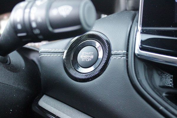 Jeep Compass 4xe 240PK Plug-in Hybrid ELECTRIC SUMMIT | LEDEREN BEKLEDING | STOEL VENTILATIE | STOEL/STUUR VERWARMING | VOORSTOELEN ELEKTRISCH VERSTELBAAR MET GEHEUGEN FUNCTIE OP DE BESTUURDERSSTOEL | ELEKTRISCH BEDIENBARE ACHTERKLEP | NAVIGATIE | DRAADLOZE APPLE CARPLAY/ANDROID AUTO | DRAADLOZE TELEFOONLADER | DAB+ RADIO | ACHTERUITRIJ CAMERA |  19" LICHTMETALEN VELGEN | FULL LED KOPLAMPEN | PARKEERSENSOREN VOOR + ACHTER | KEYLESS ENTRY/START |