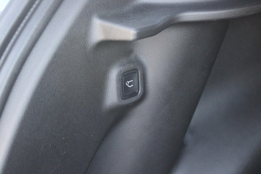 Jeep Compass 4xe 240PK Plug-in Hybrid ELECTRIC SUMMIT | LEDEREN BEKLEDING | STOEL VENTILATIE | STOEL/STUUR VERWARMING | VOORSTOELEN ELEKTRISCH VERSTELBAAR MET GEHEUGEN FUNCTIE OP DE BESTUURDERSSTOEL | ELEKTRISCH BEDIENBARE ACHTERKLEP | NAVIGATIE | DRAADLOZE APPLE CARPLAY/ANDROID AUTO | DRAADLOZE TELEFOONLADER | DAB+ RADIO | ACHTERUITRIJ CAMERA |  19" LICHTMETALEN VELGEN | FULL LED KOPLAMPEN | PARKEERSENSOREN VOOR + ACHTER | KEYLESS ENTRY/START |