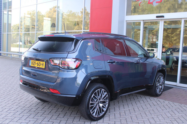 Jeep Compass 4xe 240PK Plug-in Hybrid ELECTRIC SUMMIT | LEDEREN BEKLEDING | STOEL VENTILATIE | STOEL/STUUR VERWARMING | VOORSTOELEN ELEKTRISCH VERSTELBAAR MET GEHEUGEN FUNCTIE OP DE BESTUURDERSSTOEL | ELEKTRISCH BEDIENBARE ACHTERKLEP | NAVIGATIE | DRAADLOZE APPLE CARPLAY/ANDROID AUTO | DRAADLOZE TELEFOONLADER | DAB+ RADIO | ACHTERUITRIJ CAMERA |  19" LICHTMETALEN VELGEN | FULL LED KOPLAMPEN | PARKEERSENSOREN VOOR + ACHTER | KEYLESS ENTRY/START |