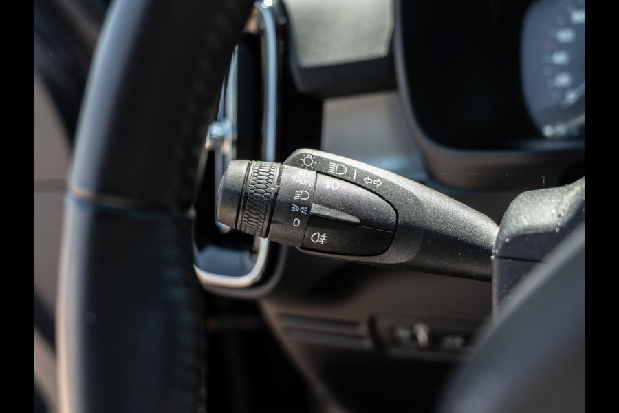 Volvo XC40 1.5 T4 211PK Recharge Momentum | Carplay | Camera | Dealer Ond.