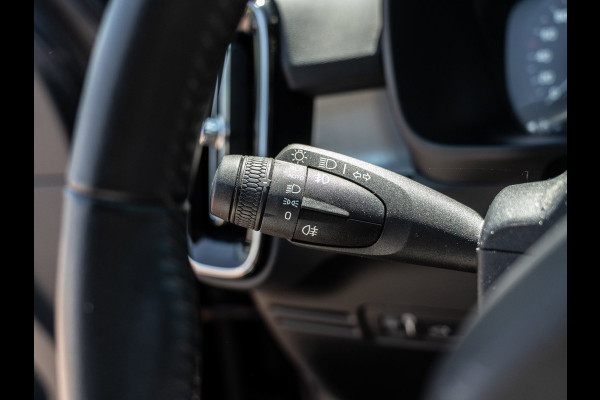 Volvo XC40 1.5 T4 211PK Recharge Momentum | Carplay | Camera | Dealer Ond.