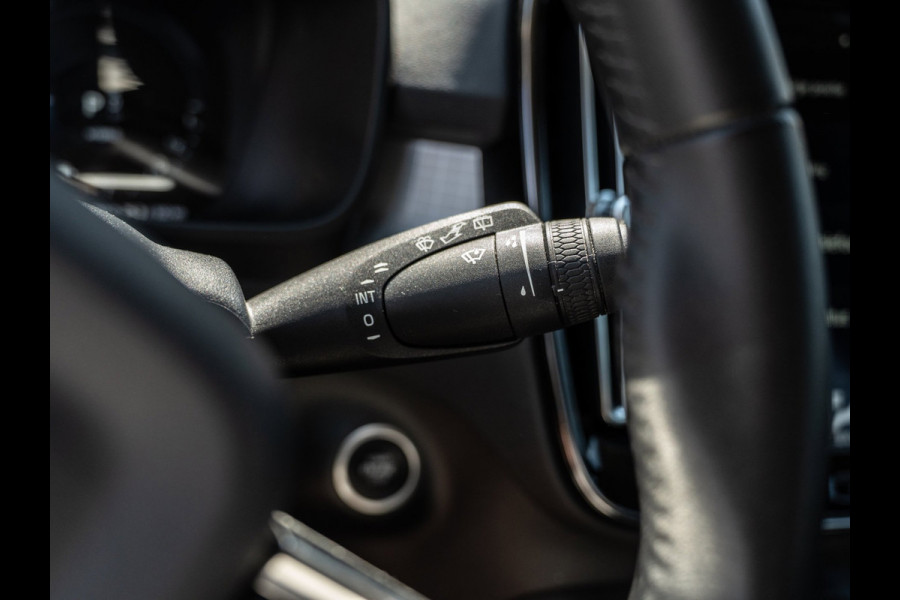 Volvo XC40 1.5 T4 211PK Recharge Momentum | Carplay | Camera | Dealer Ond.