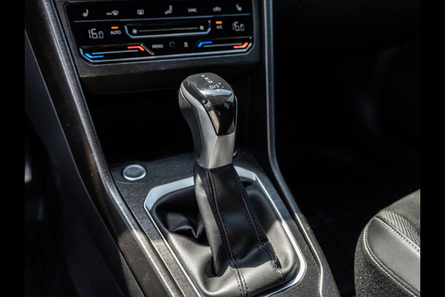Volkswagen T-Roc 1.5 TSI 150PK DSG R-Line | Massage | Carplay | Camera | Standkachel