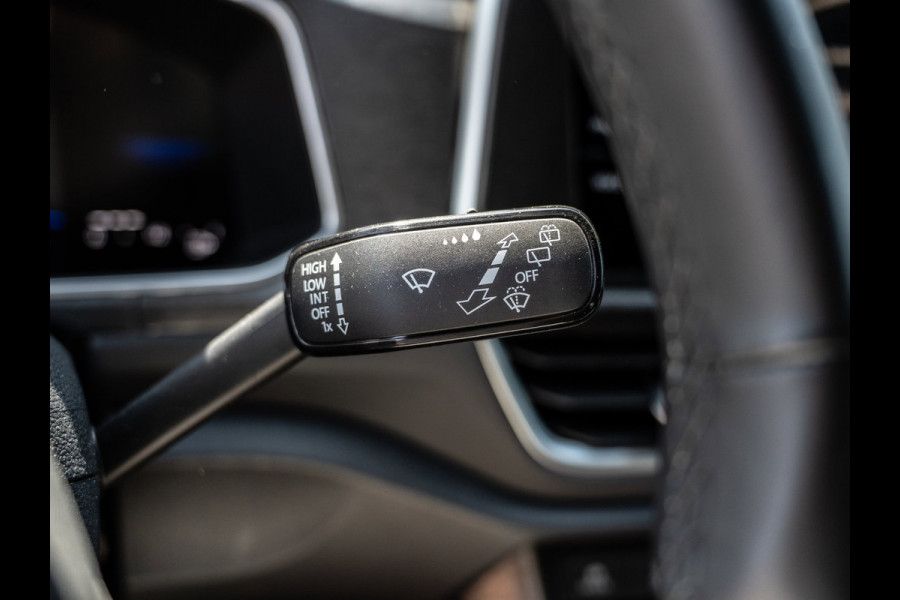 Volkswagen T-Roc 1.5 TSI 150PK DSG R-Line | Massage | Carplay | Camera | Standkachel