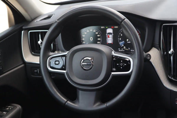 Volvo XC60 2.0 T8 Twin Engine AWD Inscription / PANO / MEMORY / 360 / KEYLESS / STOELVERW