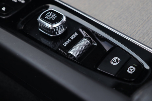 Volvo XC60 2.0 T8 Twin Engine AWD Inscription / PANO / MEMORY / 360 / KEYLESS / STOELVERW