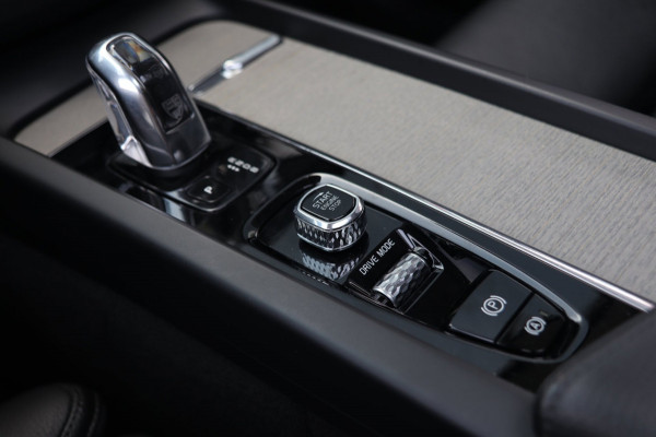 Volvo XC60 2.0 T8 Twin Engine AWD Inscription / PANO / MEMORY / 360 / KEYLESS / STOELVERW