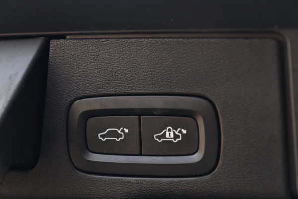 Volvo XC60 2.0 T8 Twin Engine AWD Inscription / PANO / MEMORY / 360 / KEYLESS / STOELVERW